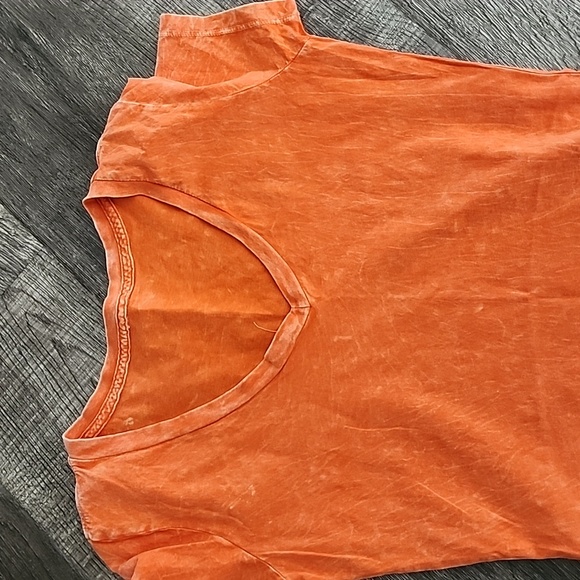 American Apparel Acid Wash V-Neck T-Shirt - Picture 2 of 3